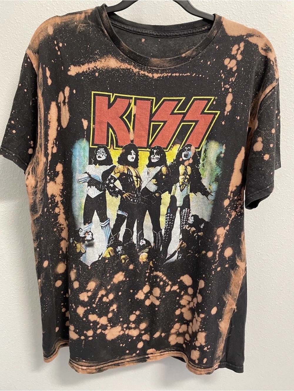 Kiss Bleach-Splatter Band Tee in Black, Tan & Red